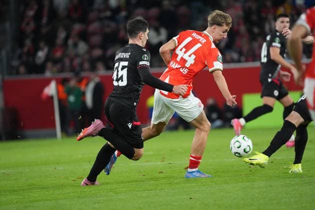 Nelson Weiper 1 FSV Mainz 05, 44 vs Duje Dujmovic Zrinjski Mostar, 55 23 10 2025 1 FSV Mainz 05 vs Zrinjski Mostar, MEWA Arena, Europa Conference League