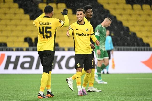BERN, SWITZERLAND OCTOBER 23 Ryan Andrews of Young Boys r congratulates Rayan Raveloson of Young Boysy l on his goal to make it 1 1 during the UEFA Europa League 2025 26 League Phase MD3 match between BSC Young Boys and PFC Ludogorets 1945 at Stadion Wankdorf on October 23, 2025 in Bern, Switzerland Bern Stadion Wankdorf Bern Switzerland Copyright: xJustPictures.ch ManuelxWinterbergerx jp-en-EuSpIm-MWI_4401