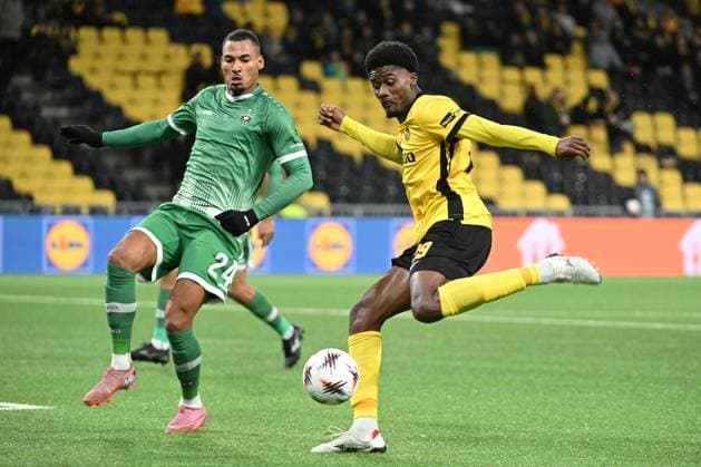 BERN, SWITZERLAND OCTOBER 23 Olivier Verdon of Ludogorets l against Chris Bedia of Young Boys r during the UEFA Europa League 2025 26 League Phase MD3 match between BSC Young Boys and PFC Ludogorets 1945 at Stadion Wankdorf on October 23, 2025 in Bern, Switzerland Bern Stadion Wankdorf Bern Switzerland Copyright: xJustPictures.ch ManuelxWinterbergerx jp-en-EuSpIm-MWI_4405
