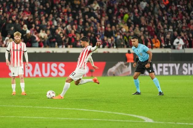 UEFA Europa League SC Freiburg vs FC Utrecht, 24 09 2025 Grifo taking his free kick to make it 2-0 UEFA Europa League SC Freiburg vs FC Utrecht, Europa Park Stadion, 24 09 2025 Copyright: xBEAUTIFULxSPORTS Boscox