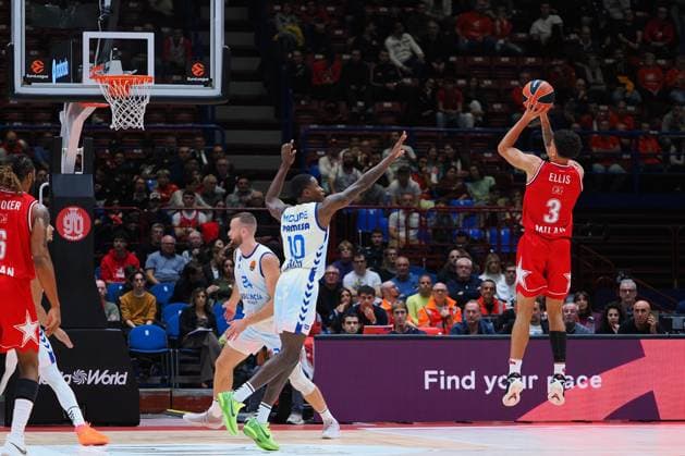 Quinn Ellis (EA7 Emporio Armani Olimpia Milano) during Olimpia Milano vs Valencia BC, Basketball Euroleague match in Assago (MI), Italy, October 23 2025  Copyright: xSavinoxPaolella IPAxSportx xipa-agency.netx xx IPA_66987795 IPA_Agency_IPA66987795