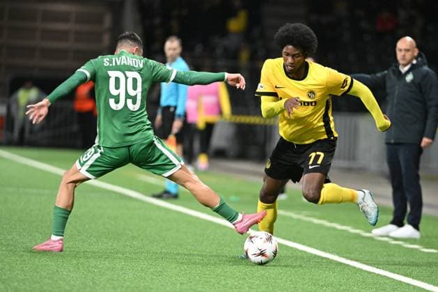 BERN, SWITZERLAND OCTOBER 23 Stanislav Ivanov of Ludogorets l against Joel Monteiro of Young Boys r during the UEFA Europa League 2025 26 League Phase MD3 match between BSC Young Boys and PFC Ludogorets 1945 at Stadion Wankdorf on October 23, 2025 in Bern, Switzerland Bern Stadion Wankdorf Bern Switzerland Copyright: xJustPictures.ch ManuelxWinterbergerx jp-en-EuSpIm-MWI_4333