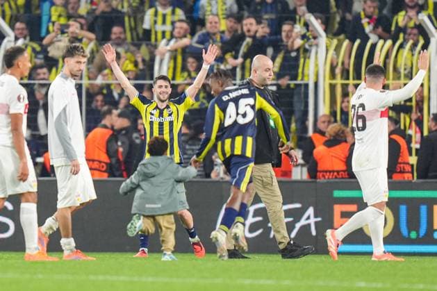 Fenerbahce v Stuttgart - UEFA Europa League ISTANBUL, TURKIYE - OCTOBER 23: Ismail Yuksek (5) of Fenerbahce celebrates after winning the UEFA Europa League Week 3 match between Fenerbahce and Stuttgart at Chobani Stadium in Istanbul, Turkiye, on October 23, 2025. Cemal Yurttas Anadolu Istanbul Turkey. Editorial use only. Please get in touch for any other usage.  Copyright: x2025xAnadoluxCemalxYurttasx