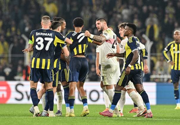 Fenerbahce v Stuttgart - UEFA Europa League ISTANBUL, TURKIYE - OCTOBER 23: Players of Fenerbahce and VfB Stuttgart gets into an argument during the UEFA Europa League Week 3 match between Fenerbahce and Stuttgart at Chobani Stadium in Istanbul, Turkiye, on October 23, 2025. Elif Ozturk Anadolu Istanbul Turkey. Editorial use only. Please get in touch for any other usage.  Copyright: x2025xAnadoluxElifxOzturkx