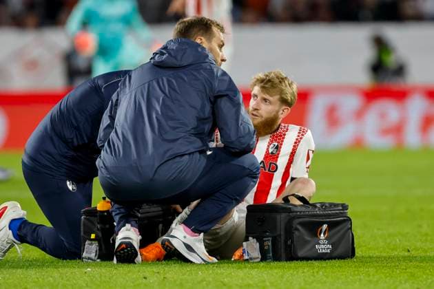 Niklas Beste SC Freiburg, 19 injured on the ground , Germany, UEFA Europa League, Matchday 3, 2025 2026, SC Freiburg vs FC Utrecht, 23 10 2025, Stadion am Wolfswinkel, Freiburg, Germany Freiburg Stadion am Wolfswinkel Baden Württemberg Germany Copyright: xGrantxHubbsx