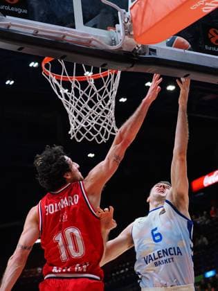 Xabi Lopez-Arostegui (Valencia Basket) during Olimpia Milano vs Valencia BC, Basketball Euroleague match in Assago (MI), Italy, October 23 2025  Copyright: xSavinoxPaolella IPAxSportx xipa-agency.netx xx IPA_66988090 IPA_Agency_IPA66988090