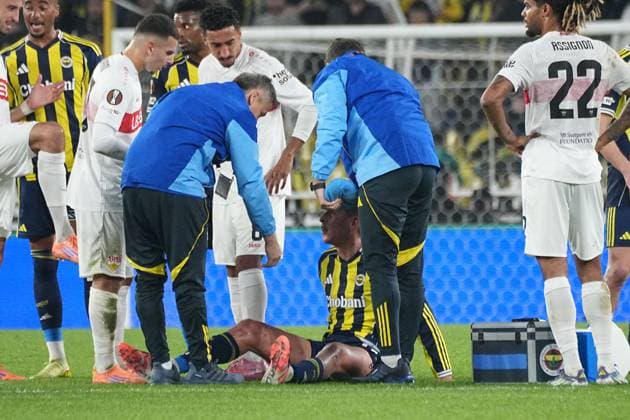ISTANBUL, TURKEY - OCTOBER 23: Edson Alvares of Fenerbahce SK injured during the UEFA Europa League 2025 26 League Phase MD3 match between Fenerbahce SK and VfB Stuttgart at Chobani Stadium on October 23, 2025 in Istanbul, Turkey. Ä±STNBUL Turkey Copyright: xSeskimphotox Fbahce-Stuttgart-231025 (23)