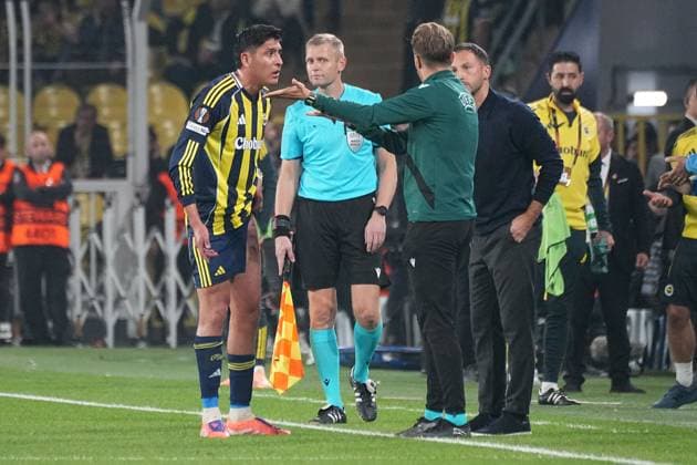 ISTANBUL, TURKEY - OCTOBER 23: Edson Alvares of Fenerbahce SK injured during the UEFA Europa League 2025 26 League Phase MD3 match between Fenerbahce SK and VfB Stuttgart at Chobani Stadium on October 23, 2025 in Istanbul, Turkey. Ä±STNBUL Turkey Copyright: xSeskimphotox Fbahce-Stuttgart-231025 (27)