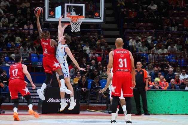 Devin Booker (EA7 Emporio Armani Olimpia Milano) during Olimpia Milano vs Valencia BC, Basketball Euroleague match in Assago (MI), Italy, October 23 2025  Copyright: xSavinoxPaolella IPAxSportx xipa-agency.netx xx IPA_66988365 IPA_Agency_IPA66988365