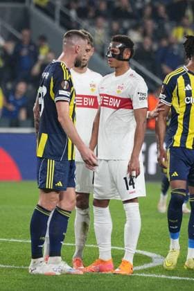 ISTANBUL, TURKEY - OCTOBER 23: Milan Skriniar (L) of Fenerbahce SK and Luca Jaquez (R) of Stuttgart during the UEFA Europa League 2025 26 League Phase MD3 match between Fenerbahce SK and VfB Stuttgart at Chobani Stadium on October 23, 2025 in Istanbul, Turkey. Ä±STNBUL Turkey Copyright: xSeskimphotox Fbahce-Stuttgart-231025 (50)