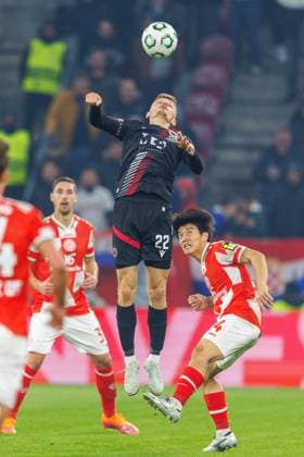 UECL 1 FSV Mainz 05 vs HäK Zrinjski Mostar, 23 10 2025 MAINZ, GERMANY OCTOBER 23 Jakov Pranji HäK Zrinjski Mostar, 22 and S ta Kawasaki 1 FSV Mainz 05, 24 challenging the ball in the air during the match between 1 FSV Mainz 05 vs HäK Zrinjski Mostar at MEWA Arena on matchday 2 on October 23, 2025 in Mainz, Germany Copyright: xBEAUTIFULxSPORTS Hahnex