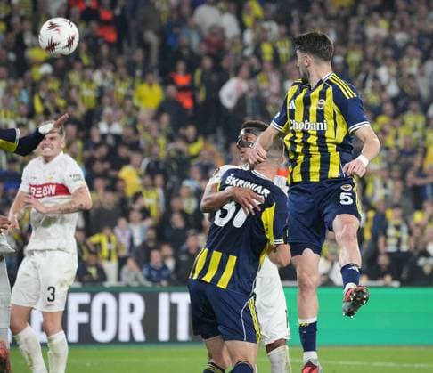ISTANBUL, TURKEY - OCTOBER 23: Ismail Yuksek of Fenerbahce SK during the UEFA Europa League 2025 26 League Phase MD3 match between Fenerbahce SK and VfB Stuttgart at Chobani Stadium on October 23, 2025 in Istanbul, Turkey. Ä±STNBUL Turkey Copyright: xSeskimphotox Fbahce-Stuttgart-231025 (109)