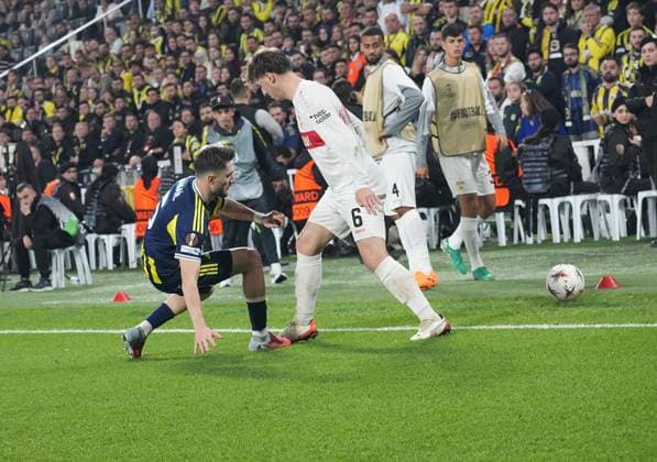 ISTANBUL, TURKEY - OCTOBER 23: Ismail Yuksek of Fenerbahce SK and Angelo Stiller (6) of Stuttgart during the UEFA Europa League 2025 26 League Phase MD3 match between Fenerbahce SK and VfB Stuttgart at Chobani Stadium on October 23, 2025 in Istanbul, Turkey. Ä±STNBUL Turkey Copyright: xSeskimphotox Fbahce-Stuttgart-231025 (111)