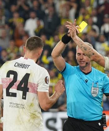 ISTANBUL, TURKEY - OCTOBER 23: Referee Jakob Kehlet shhow yellow card to Julian Chabot of Stuttgart during the UEFA Europa League 2025 26 League Phase MD3 match between Fenerbahce SK and VfB Stuttgart at Chobani Stadium on October 23, 2025 in Istanbul, Turkey. Ä±STNBUL Turkey Copyright: xSeskimphotox Fbahce-Stuttgart-231025 (148)
