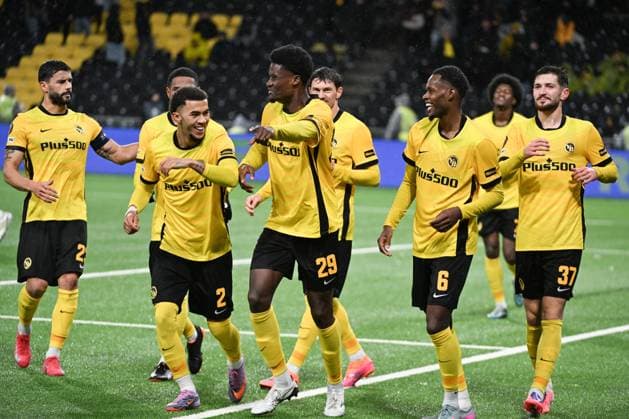 BERN, SWITZERLAND OCTOBER 23 Chris Bedia of Young Boys c celebrating his goal with the teammates 3 1 during the UEFA Europa League 2025 26 League Phase MD3 match between BSC Young Boys and PFC Ludogorets 1945 at Stadion Wankdorf on October 23, 2025 in Bern, Switzerland Bern Stadion Wankdorf Bern Switzerland Copyright: xJustPictures.ch ManuelxWinterbergerx jp-en-EuSpIm-MWI--4424