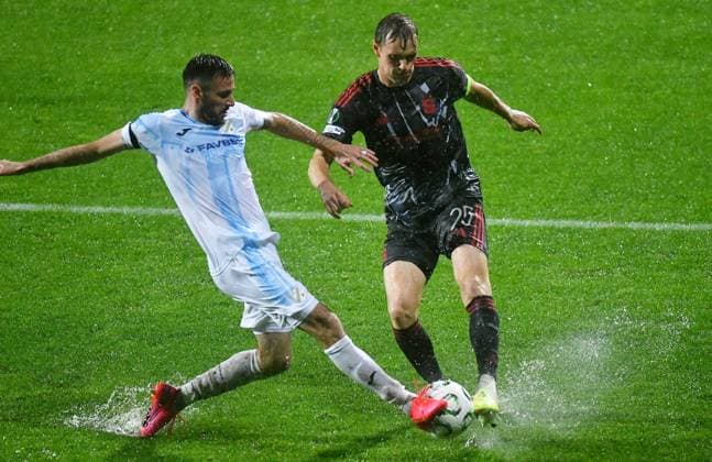 Croatia, Rijeka, 231025. Rujevica Stadium. UEFA Conference League 2nd round match Rijeka - Sparta Prague. In the photo: players continue the game on a flooded pitch after a long break, Asger Sorensen. Photo: Damir Skomrlj CROPIX Copyright: xxDamirxSkomrljx rijeka_sparta29-231025