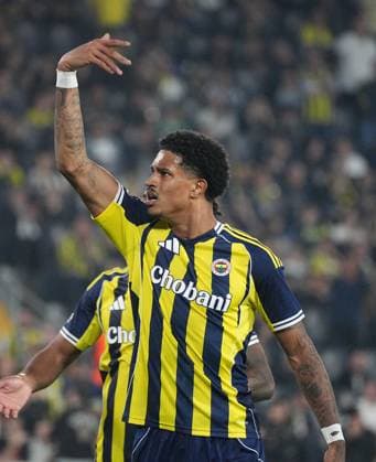ISTANBUL, TURKEY - OCTOBER 23: Jayden Oosterwolde (24) of Fenerbahce SK during the UEFA Europa League 2025 26 League Phase MD3 match between Fenerbahce SK and VfB Stuttgart at Chobani Stadium on October 23, 2025 in Istanbul, Turkey. Ä±STNBUL Turkey Copyright: xSeskimphotox Fbahce-Stuttgart-231025 (169)
