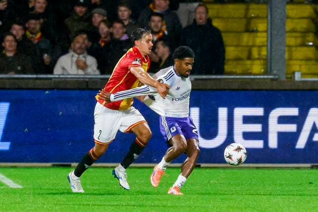 Ian Maatsen of Aston Villa FC and Mats Deijl of Go Ahead Eagles battle for the ball Go Ahead Eagles v Aston Villa FC, UEFA Europa League 2025 26 League Phase MD3, Go Ahead Eagles v Aston Villa FC, Stadion De Adelaarshorst, October 23, 2025, Deventer, Netherlands.