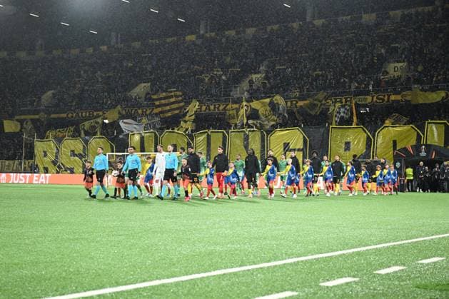 BERN, SWITZERLAND OCTOBER 23 both teams enter the field during the UEFA Europa League 2025 26 League Phase MD3 match between BSC Young Boys and PFC Ludogorets 1945 at Stadion Wankdorf on October 23, 2025 in Bern, Switzerland Bern Stadion Wankdorf Bern Switzerland Copyright: xJustPictures.ch ManuelxWinterbergerx jp-en-EuSpIm-MWI_4204