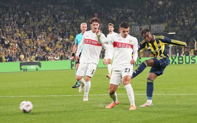 ISTANBUL, TURKEY - OCTOBER 23: Dorgeles Nene (45) of Fenerbahce SK and Angelo Stiller (6) , Badredine Bouanani (27) of Stuttgart during the UEFA Europa League 2025 26 League Phase MD3 match between Fenerbahce SK and VfB Stuttgart at Chobani Stadium on October 23, 2025 in Istanbul, Turkey. Ä±STNBUL Turkey Copyright: xSeskimphotox Fbahce-Stuttgart-231025 (201)