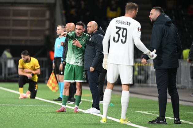 BERN, SWITZERLAND OCTOBER 23 Stanislav Ivanov of Ludogorets l talking with head coach Rui Mota of Ludogorets c during the UEFA Europa League 2025 26 League Phase MD3 match between BSC Young Boys and PFC Ludogorets 1945 at Stadion Wankdorf on October 23, 2025 in Bern, Switzerland Bern Stadion Wankdorf Bern Switzerland Copyright: xJustPictures.ch ManuelxWinterbergerx jp-en-EuSpIm-MWI_4290
