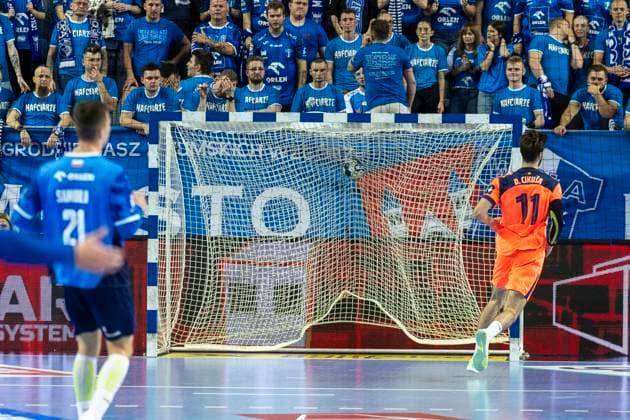 EHF Champions League - Orlen Wisla Plock v FC Barcelona, Barca Djordje Cikusa Jelicic during the match EHF Champions League Men match between Orlen Wisla Plock and FC Barcelona in Plock, Poland on October 23, 2025.NO SALES POLAND Plock Poland  Copyright: xAndrzejxIwanczukx originalFilename:iwanczuk-ehfchamp251023_np4ce.jpg