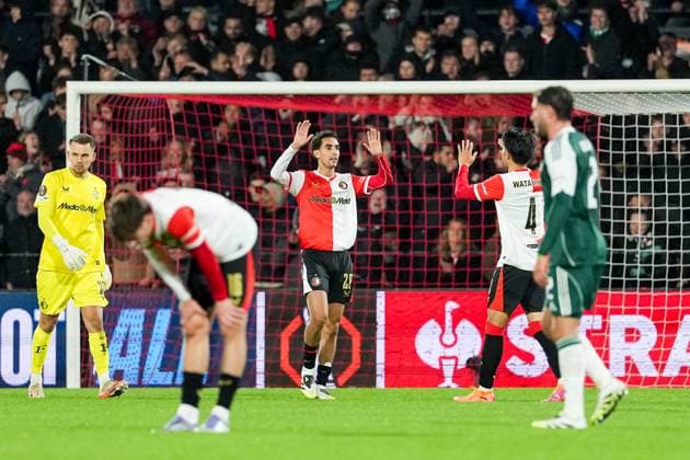 UEFA Europa League: Feyenoord v Panathinaikos F.C. Rotterdam - Oussama Targhalline of Feyenoord, Tsuyoshi Watanabe of Feyenoord during the third match of the UEFA Europa League 2025 2026. The match is set between Feyenoord and Panathinaikos F.C. at Stadion Feijenoord De Kuip on 23 October 2025 in Rotterdam, The Netherlands. Copyright: xTomxBodex