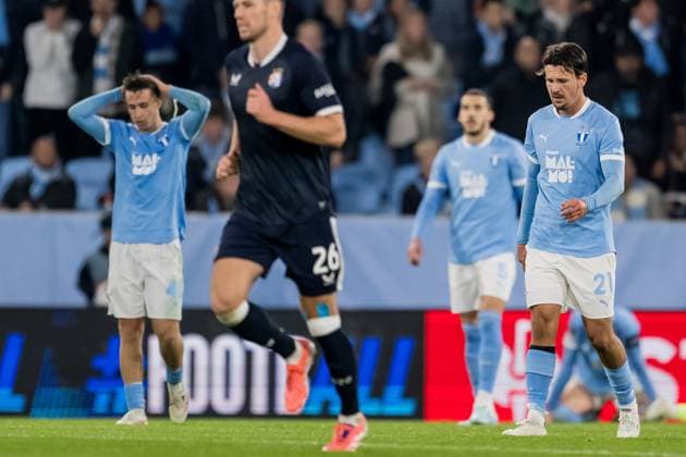 251023 Stefano Vecchia of Malmö FF looks dejected during the UEFA Europa League football match between Malmö FF and Dinamo Zagreb on October 23, 2025 in Malmö Photo Petter Arvidson BILDBYRAN kod PA PA1100 fotboll football soccer fotball uefa europa league europa league malmö ff dinamo zagreb gnk dinamo zagreb bbeng depp  Copyright: PETTERxARVIDSON BB251023PA145