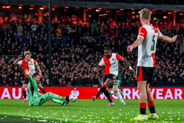 ROTTERDAM , 23-10-2025 , Stadium Feijenoord De Kuip , season 2025 2026 , UEFA Europa League League phase , match between Feyenoord and Panathinaikos FC , Feyenoord player Cyle Larin scores 3-1 Feyenoord - Panathinaikos  x31657012x Copyright: