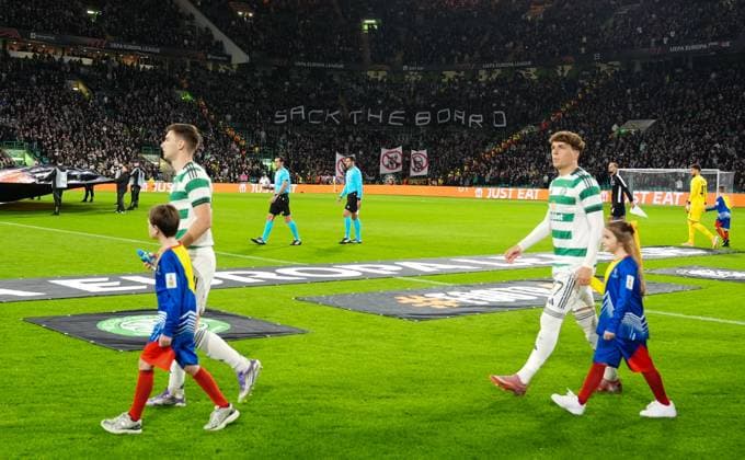 View of Celtic Park with Celtic fans sack the board banner before kick off Celtic v Sturm Graz, UEFA Europa League, Group Stage, Football, Celtic Park, Glasgow, Scotland, UK - 23 Oct 2025Glasgow Celtic Park United Kingdom EDITORIAL USE ONLY No use with unauthorised audio, video, data, fixture lists, club league logos or live services. Online in-match use limited to 120 images, no video emulation. No use in betting, games or single club league player publications. Copyright: xStuartxWallace Shutterstockx 15567786bm