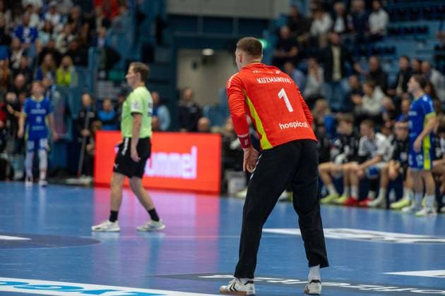 Dominik KuzmanoviÄ‡, Goalkeeper, VfL Gummersbach 1 , VfL Gummersbach vs THW Kiel, Daikin Handball Bundesliga, Men , Matchday 10, 23 10 2025 Gummersbach NRW Germany Copyright: xkolbert-press MartinxWdziecznyx