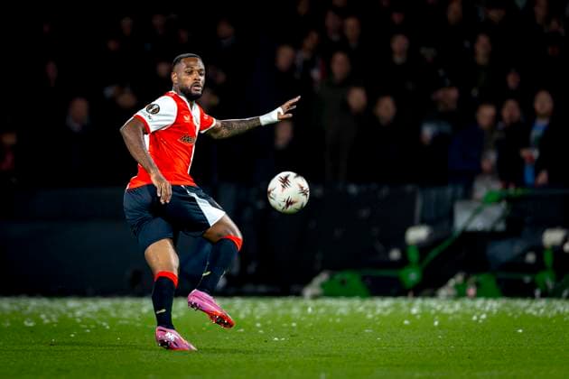 SC Feyenoord Rotterdam forwarder Cyle Larin during the match SC Feyenoord Rotterdam vs Panathinaikos FC at the Stadium De Kuip for the Europa League - League phase - Matchday 3 season 2025-2026 in ROTTERDAM, Netherlands on 23 oktober 2025, (photo by Marcel van Dorst EYE4images DeFodi Images) SC Feyenoord Rotterdam forwarder Cyle Larin during the match SC Feyenoord Rotterdam vs Panathinaikos FC at the Stadium De Kuip for the Europa League League phase Matchday 3 season 2025 2026 in ROTTERDAM, Netherlands on 23 oktober 2025, photo by Marcel van Dorst EYE4images DeFodi Images