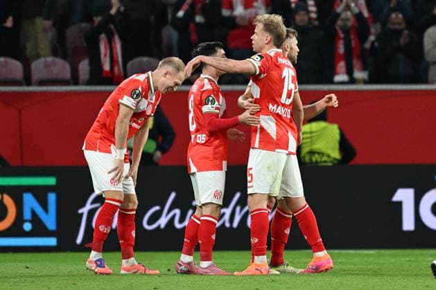 23 10 2025, xsltx, Football UEFA Conference League, FSV Mainz 05 HSK Zrinjski Mostar v l jubilation, joy about the victory DFL DFB REGULATIONS PROHIBIT ANY USE OF PHOTOGRAPHS as IMAGE SEQUENCES and or QUASI VIDEO Mainz