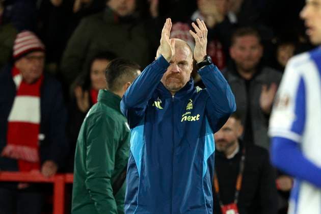 Nottingham Forest FC v FC Porto - UEFA Europa League 2025 26 League Phase MD3 Sean Dyche Head Coach of Nottingham Forest applauds the fans after the UEFA Europa League 2025 26 League Phase MD3 match between Nottingham Forest FC and FC Porto at City Ground on October 23, 2025 in Nottingham, England. Nottingham City Ground England United Kingdom Copyright: xNealxSimpson Sportsphoto APLx 14139525