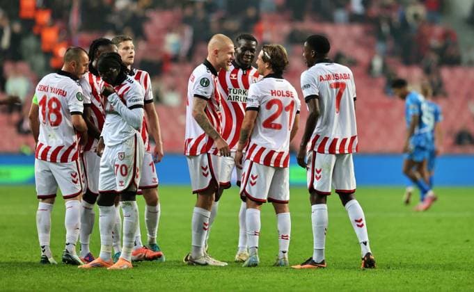 Samsunspor v Dynamo Kyiv - UEFA Europa Conference League SAMSUN, TURKIYE - OCTOBER 23: Players of Samsunspor celebrate after scoring a goal during the UEFA Europa Conference League week 2 match between Samsunspor and Dynamo Kyiv at New May 19 Stadium in Samsun, Turkiye on October 23, 2025. Veysel Altun Anadolu Samsun Turkey. Editorial use only. Please get in touch for any other usage.  Copyright: x2025xAnadoluxVeyselxAltunx