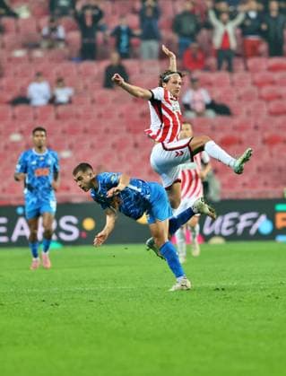 Samsunspor v Dynamo Kyiv - UEFA Europa Conference League SAMSUN, TURKIYE - OCTOBER 23: Carlo Holse (R) of Samsunspor in action during the UEFA Europa Conference League week 2 match between Samsunspor and Dynamo Kyiv at New May 19 Stadium in Samsun, Turkiye on October 23, 2025. Veysel Altun Anadolu Samsun Turkey. Editorial use only. Please get in touch for any other usage.  Copyright: x2025xAnadoluxVeyselxAltunx