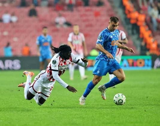 Samsunspor v Dynamo Kyiv - UEFA Europa Conference League SAMSUN, TURKIYE - OCTOBER 23: Tanguy Coulibaly (L) of Samsunspor in action during the UEFA Europa Conference League week 2 match between Samsunspor and Dynamo Kyiv at New May 19 Stadium in Samsun, Turkiye on October 23, 2025. Veysel Altun Anadolu Samsun Turkey. Editorial use only. Please get in touch for any other usage.  Copyright: x2025xAnadoluxVeyselxAltunx