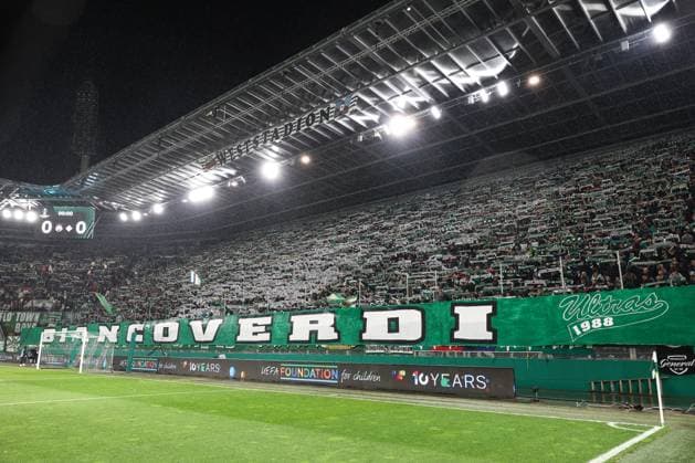 SOCCER - UEFA ECL, Rapid vs Fiorentina VIENNA,AUSTRIA,23.OCT.25 - SOCCER - UEFA Conference League, SK Rapid Wien vs ACF Fiorentina. Image shows fans of Rapid.  GEPAxpictures xArminxRauthner