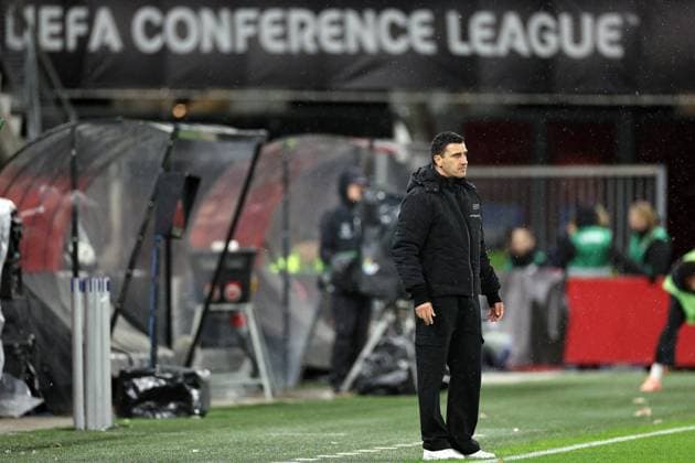 ALKMAAR - AZ Alkmaar coach Maarten Martens during the UEFA Conference League match between AZ Alkmaar and Slovan Bratislava at the AFAS Stadium on October 23, 2025, in Alkmaar, Netherlands. ANP BART STOUTJESDIJK UEFA Conference League 2025-2026 xVIxANPxSportx xxANPxIVx 540092558 originalFilename: 540092558.jpg