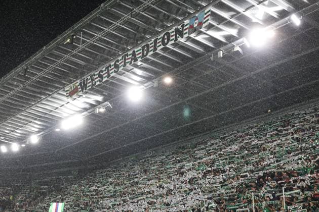 SOCCER - UEFA ECL, Rapid vs Fiorentina VIENNA,AUSTRIA,23.OCT.25 - SOCCER - UEFA Conference League, SK Rapid Wien vs ACF Fiorentina. Image shows fans of Rapid.  GEPAxpictures xArminxRauthner