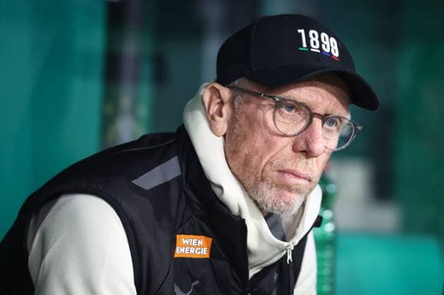 SOCCER - UEFA ECL, Rapid vs Fiorentina VIENNA,AUSTRIA,23.OCT.25 - SOCCER - UEFA Conference League, SK Rapid Wien vs ACF Fiorentina. Image shows head coach Peter Stoeger (Rapid).  GEPAxpictures xArminxRauthner