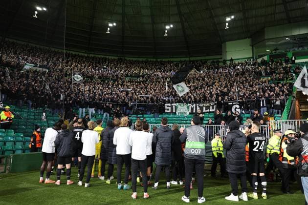 SOCCER - UEFA EL, Celtic vs Sturm GLASGOW,SCOTLAND,23.OCT.25 - SOCCER - UEFA Europa League, Celtic Glasgow vs SK Sturm Graz. Image shows fans and team of Sturm.  GEPAxpictures xChrisxBauer