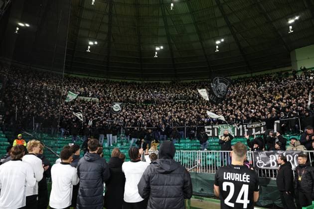 SOCCER - UEFA EL, Celtic vs Sturm GLASGOW,SCOTLAND,23.OCT.25 - SOCCER - UEFA Europa League, Celtic Glasgow vs SK Sturm Graz. Image shows fans and team of Sturm.  GEPAxpictures xChrisxBauer