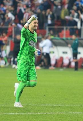 Samsunspor v Dynamo Kyiv - UEFA Europa Conference League SAMSUN, TURKIYE - OCTOBER 23: Goalkeeper Okan Kocuk of Samsunspor celebrates after his team scored a goal during the UEFA Europa Conference League week 2 match between Samsunspor and Dynamo Kyiv at New May 19 Stadium in Samsun, Turkiye on October 23, 2025. Recep Bilek Anadolu Samsun Turkey. Editorial use only. Please get in touch for any other usage.  Copyright: x2025xAnadoluxRecepxBilekx