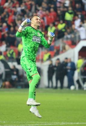 Samsunspor v Dynamo Kyiv - UEFA Europa Conference League SAMSUN, TURKIYE - OCTOBER 23: Goalkeeper Okan Kocuk of Samsunspor celebrates after his team scored a goal during the UEFA Europa Conference League week 2 match between Samsunspor and Dynamo Kyiv at New May 19 Stadium in Samsun, Turkiye on October 23, 2025. Recep Bilek Anadolu Samsun Turkey. Editorial use only. Please get in touch for any other usage.  Copyright: x2025xAnadoluxRecepxBilekx