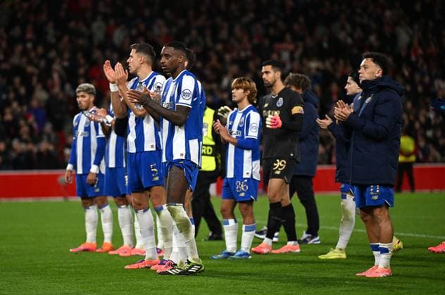 FC Porto players applaud their fans at full time Nottingham Forest v Porto, UEFA Europa League, Group Stage, Football, City Ground, Nottingham, UK - 23 Oct 2025Nottingham City Ground United Kingdom EDITORIAL USE ONLY No use with unauthorised audio, video, data, fixture lists, club league logos or live services. Online in-match use limited to 120 images, no video emulation. No use in betting, games or single club league player publications. Copyright: xAnnaxGowthorpe Shutterstockx 15567823au