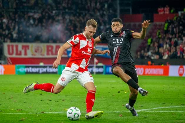 GER, Mainz, Soccer, UEFA Conference League, Matchday 2, FSV Mainz 05 vs HSK Zrinjski Mostar pictured from l Silvan Dominic Widmer FSV Mainz 05 30 , Tyler Burey HSK Zrinjski Mostar 07 , duel 23 10 2025, MEWA Arena Mainz UEFA REGULATIONS PROHIBIT ANY USE OF PHOTOGRAPHS AS IMAGE SEQUENCES AND OR QUASI VIDEO, Copyright: HMBxMedia PaulxFritz