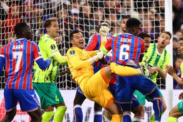 Crystal Palace gegen AEK Larnaca 23. Oktober 2025, London UEFA Conference League Ligaphase Crystal Palace gegen AEK Larnaca AEK Larnaca Torhüter Zlatan Alomerovic Foto Jacques Feeney Abseits London UK  Copyright: xJacquesxFeeneyx xOffsidexOffside