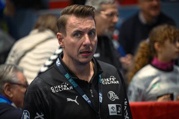 Germany, Handball, 1 Bundesliga DAIKIN HBL, Matchday 10, 2025 2026, VfL Gummersbach vs THW Kiel, 23 10 2025, SCHWALBE Arena, Gummersbach, Germany, Filip Jicha THW Kiel, Coach Copyright: xMarkusxVerwimpx