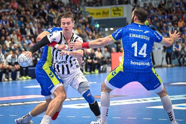 Germany, Handball, 1 Bundesliga DAIKIN HBL, Matchday 10, 2025 2026, VfL Gummersbach vs THW Kiel, 23 10 2025, SCHWALBE Arena, Gummersbach, Germany, Elias Ellefsen a Skipagotu Elias Ellefsen a Skipagotu THW Kiel, 71 asserts himself in a duel Copyright: xMarkusxVerwimpx
